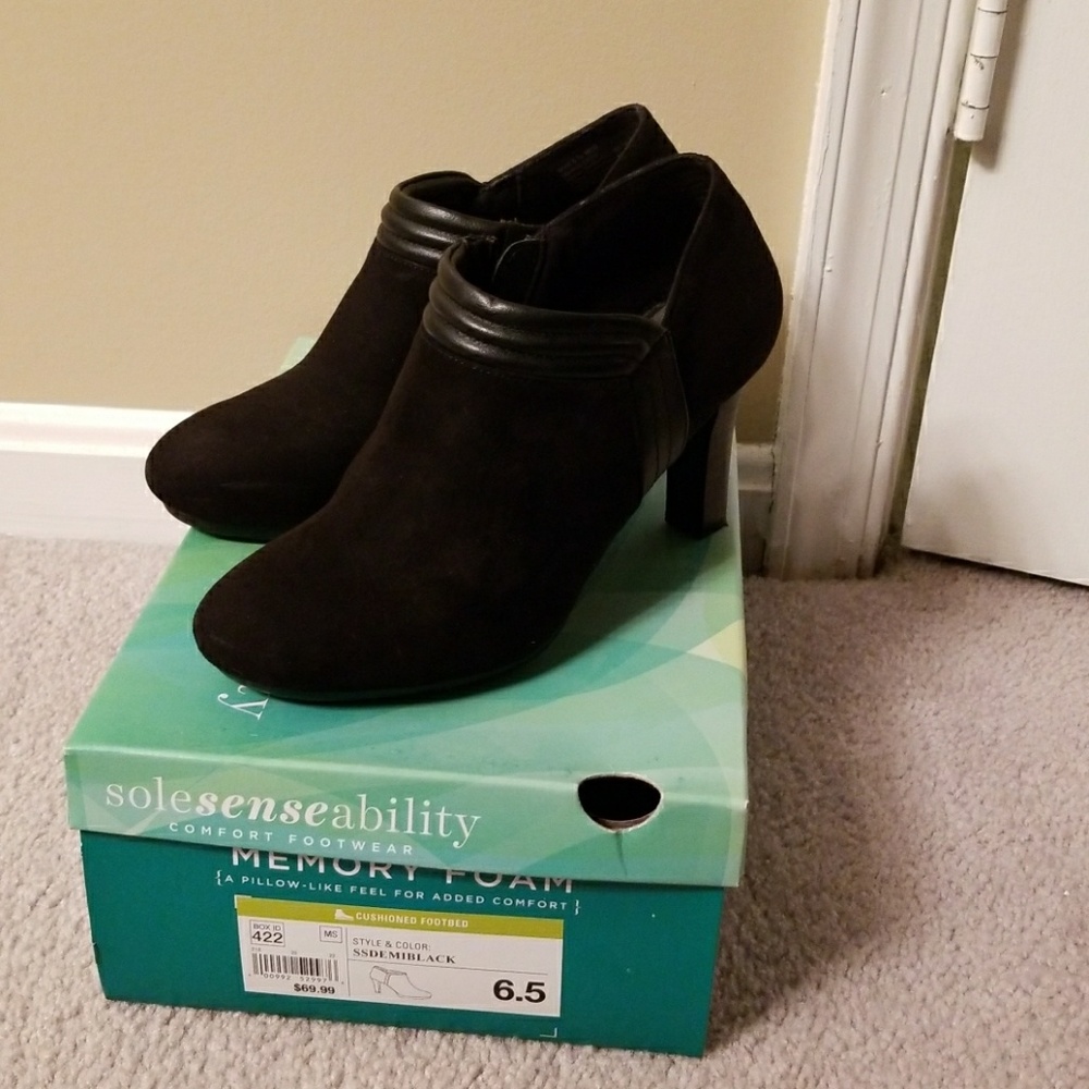 Cute booties size 6.5